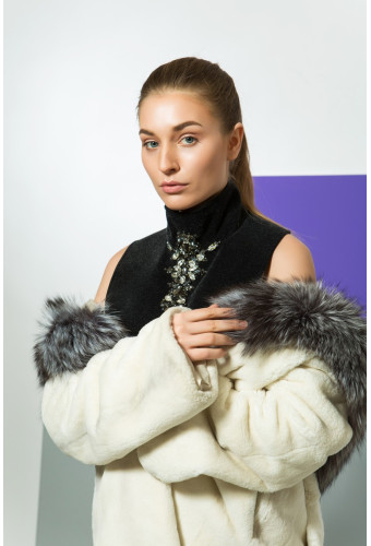 Манишка CRYSTAL черного цвета