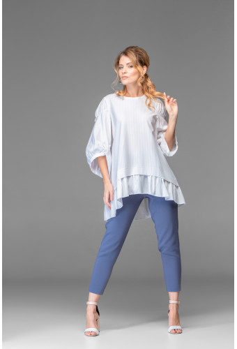 Блуза белая с воланом