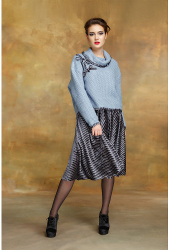 Свитер голубой с отделкой "серый бархат"